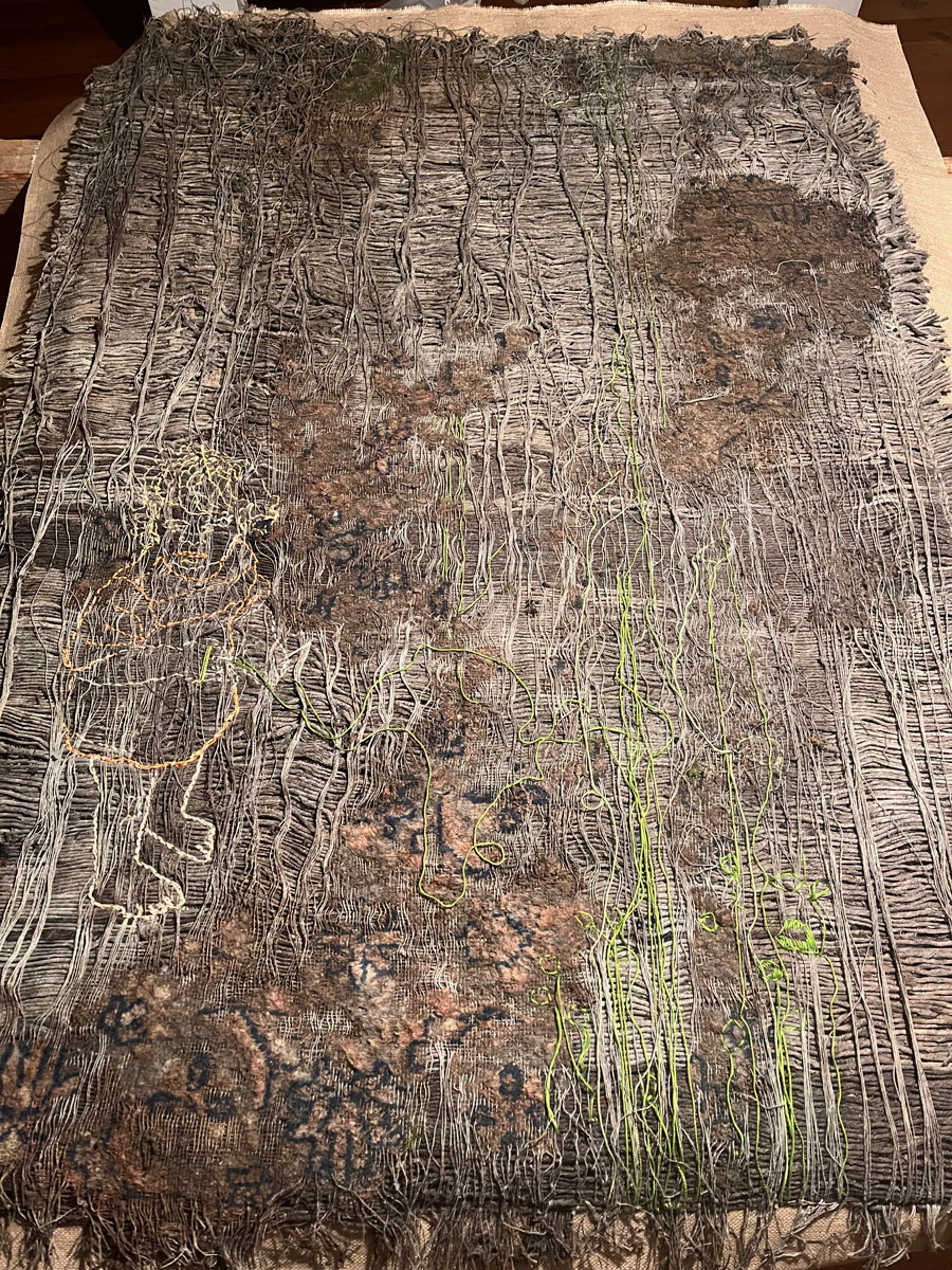 Ende und Anfang – Besticken Teppichfragment / Ulrike Bals